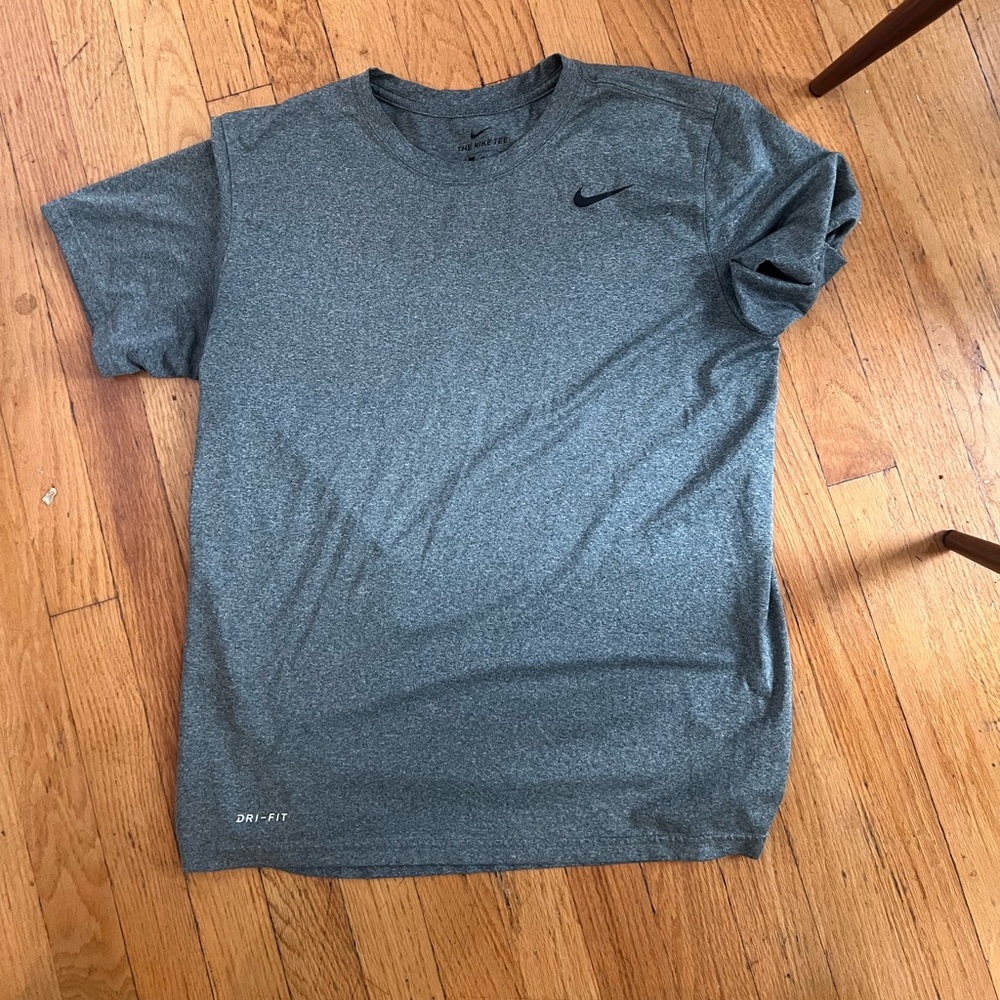 Nike men’s medium dry fit shirt